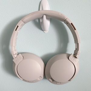 Headphones with noise canceling